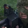 Soldat mit Zenit-BelOMO Kollimatorvisier / Reflexvisier / Red Dot Sight PK-06 montiert auf einer AK 101