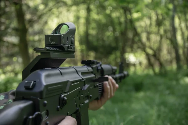 Das Zenit-BelOMO Kollimatorvisier / Reflexvisier / Red Dot Sight PK-06 montiert auf einer AK 101